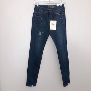 NWT Emme Jordan Size 5 Distressed & Ripped Jeans!!